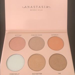 Anastasia Beverly Hills x Nicole Guerrero